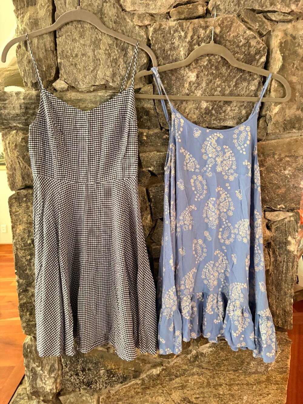2 REALLY CUTE SUMMER/SUN DRESSES SIZE SMALL -AMERICAN EAGLE OUTFITTERS LIKE NEW!